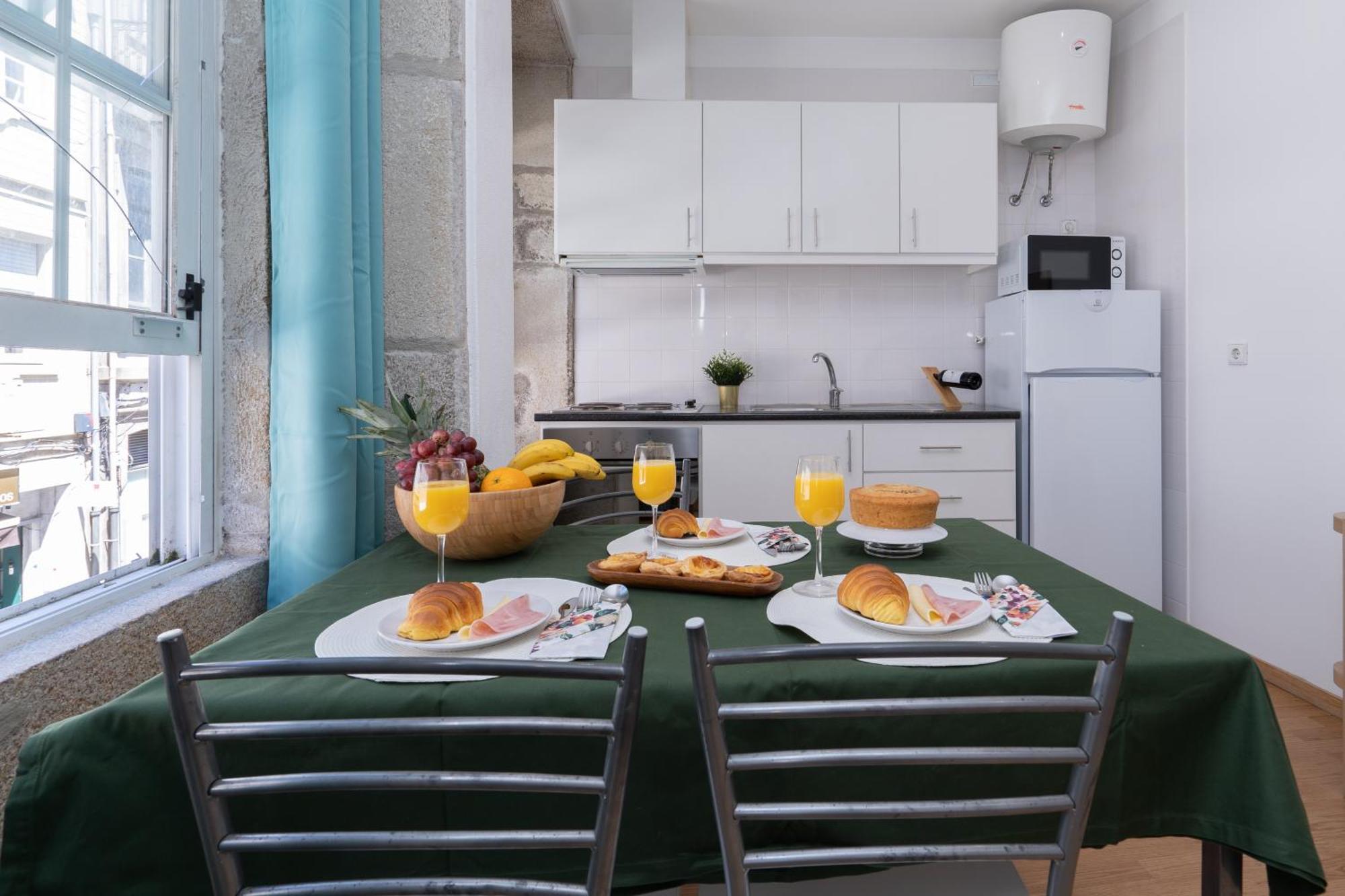 Host Wise - Colorful Fresh Flats - Batalha Apartment Porto Ngoại thất bức ảnh